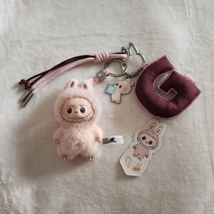 POP MART THE MONSTERS Letter G Pin For Love Plush & Cutout Pendent Set 🩷